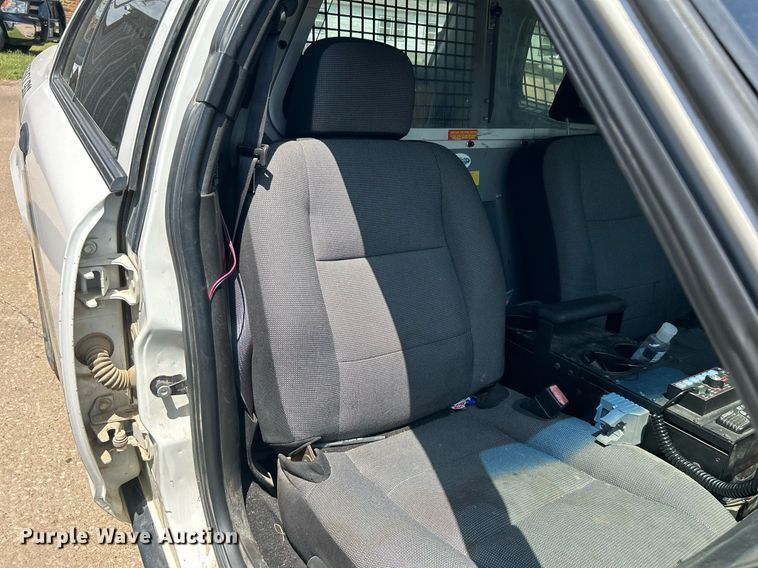 image for item MG9981 2006 Ford Crown Victoria Police Interceptor