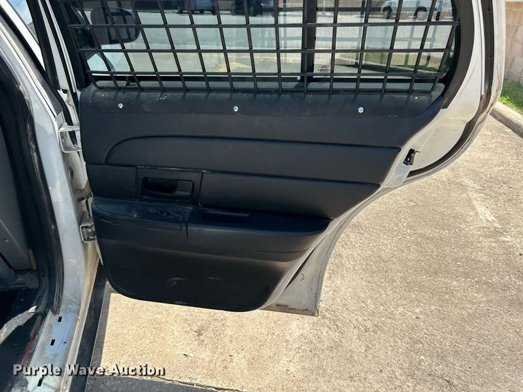 image for item MG9981 2006 Ford Crown Victoria Police Interceptor