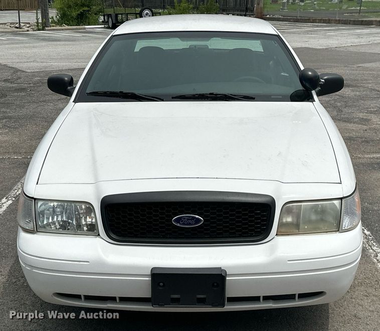 image for item ML9075 2010 Ford Crown Victoria