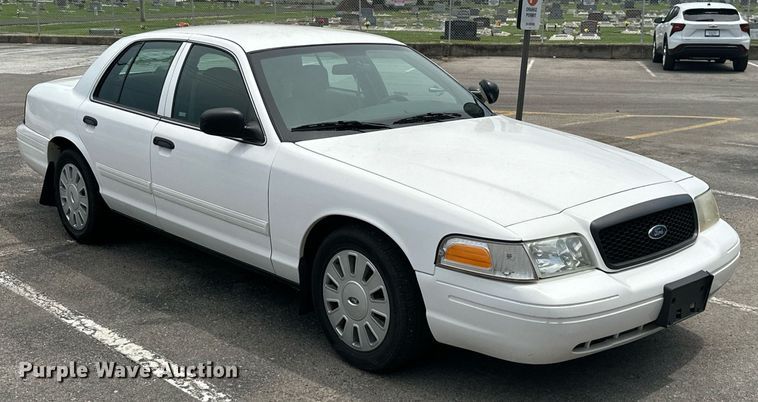 image for item ML9075 2010 Ford Crown Victoria