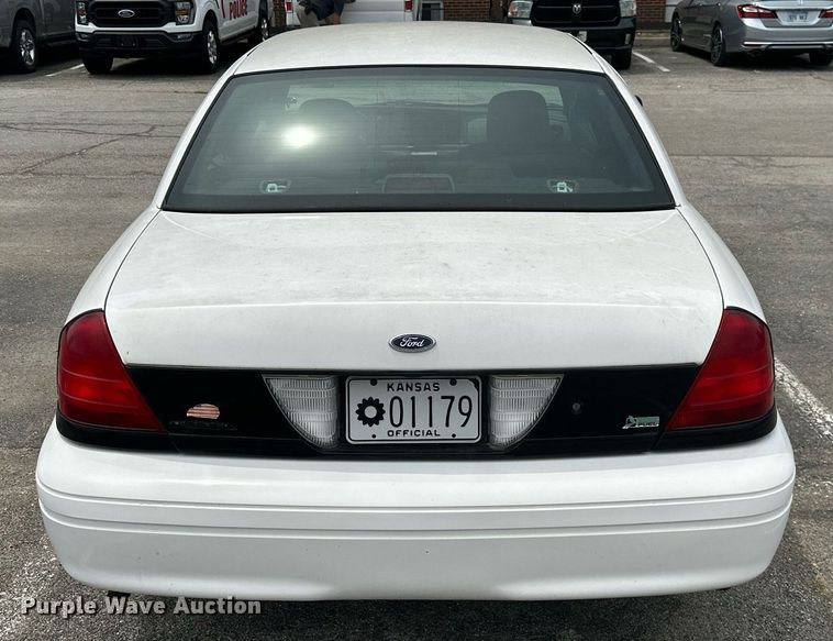 image for item ML9075 2010 Ford Crown Victoria