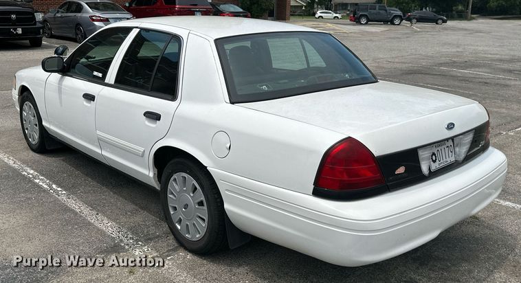 image for item ML9075 2010 Ford Crown Victoria