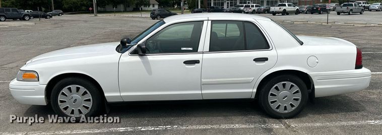 image for item ML9075 2010 Ford Crown Victoria