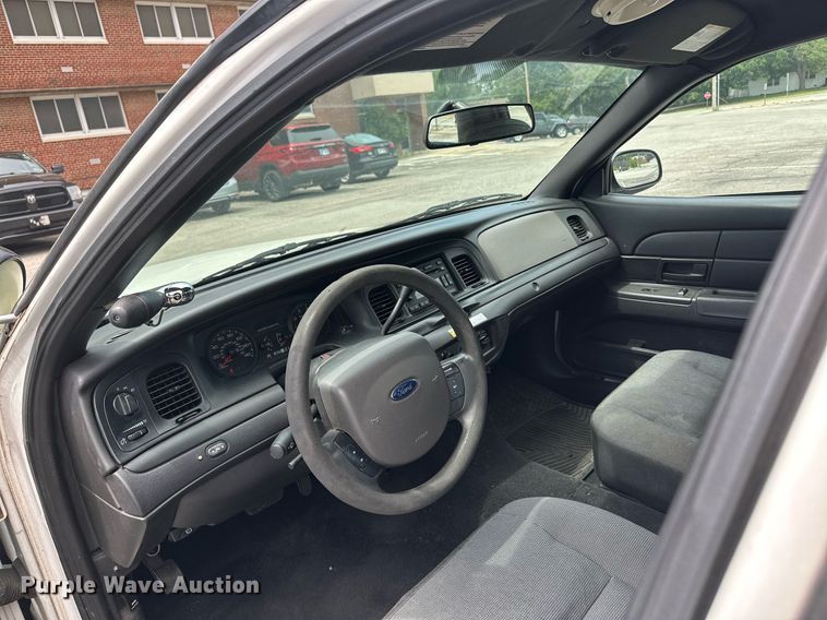 image for item ML9075 2010 Ford Crown Victoria