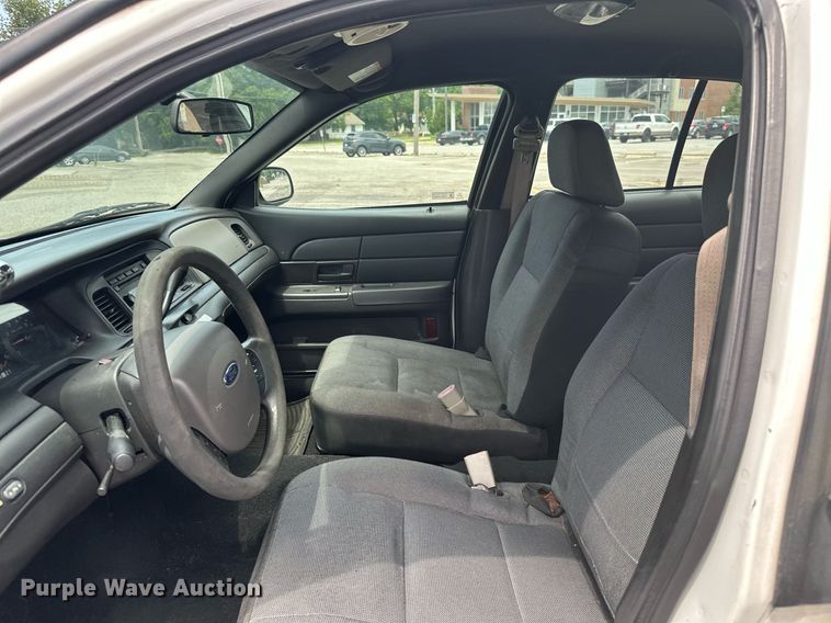 image for item ML9075 2010 Ford Crown Victoria