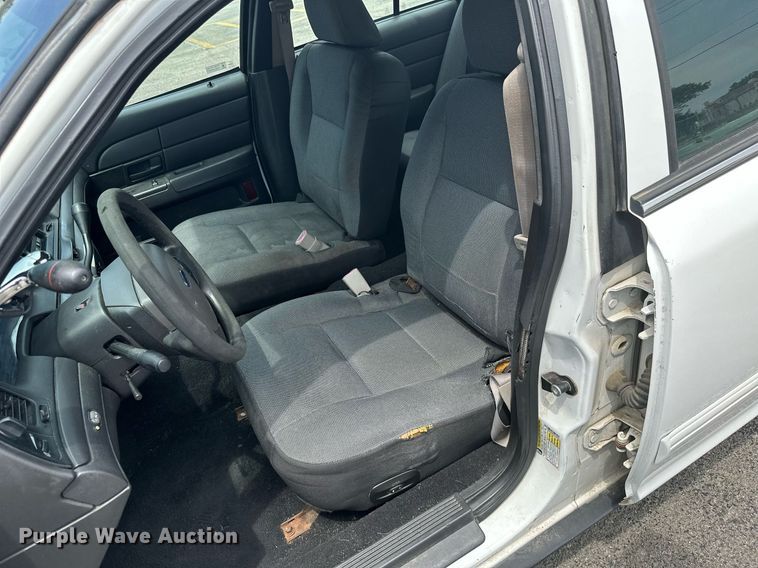 image for item ML9075 2010 Ford Crown Victoria