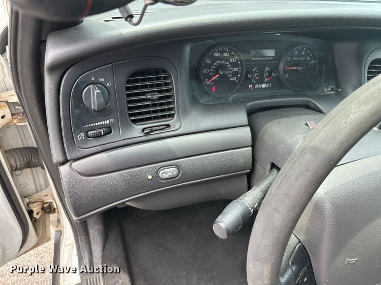 image for item ML9075 2010 Ford Crown Victoria