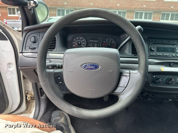 image for item ML9075 2010 Ford Crown Victoria