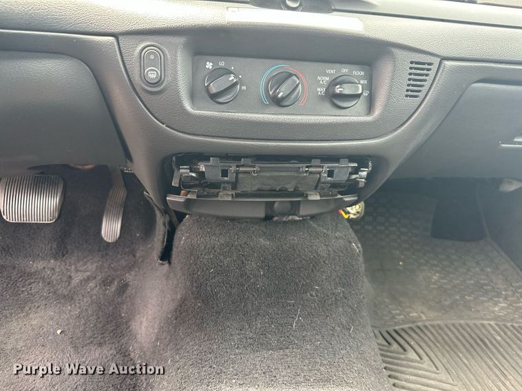 image for item ML9075 2010 Ford Crown Victoria