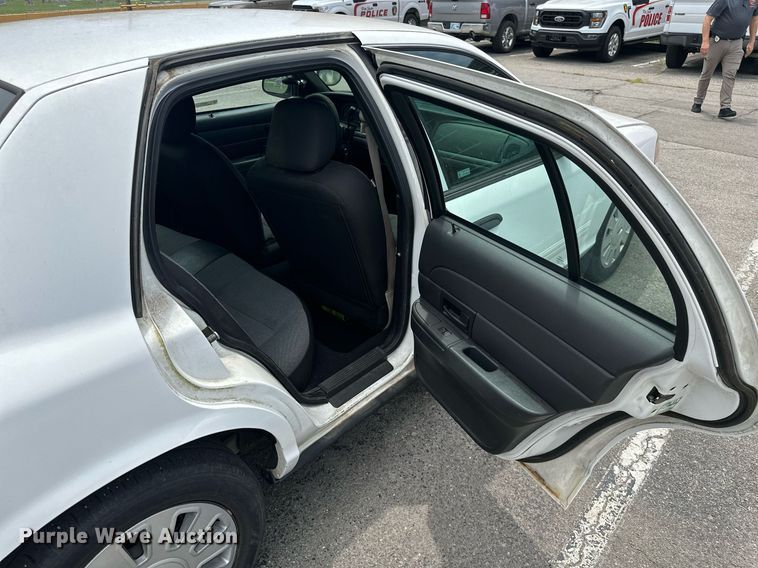 image for item ML9075 2010 Ford Crown Victoria