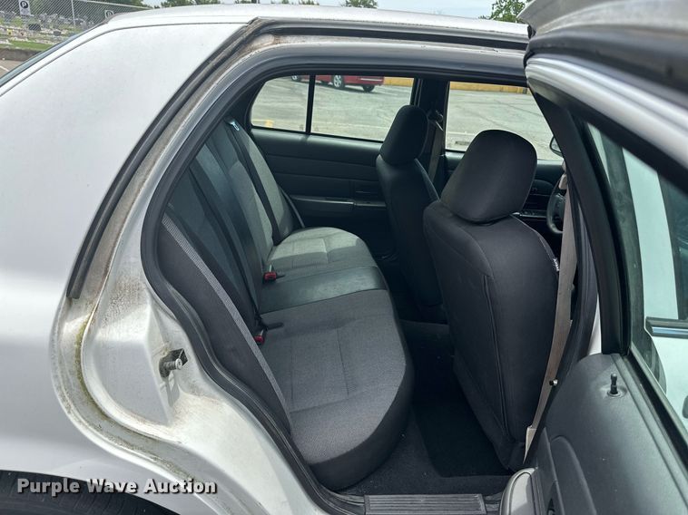 image for item ML9075 2010 Ford Crown Victoria