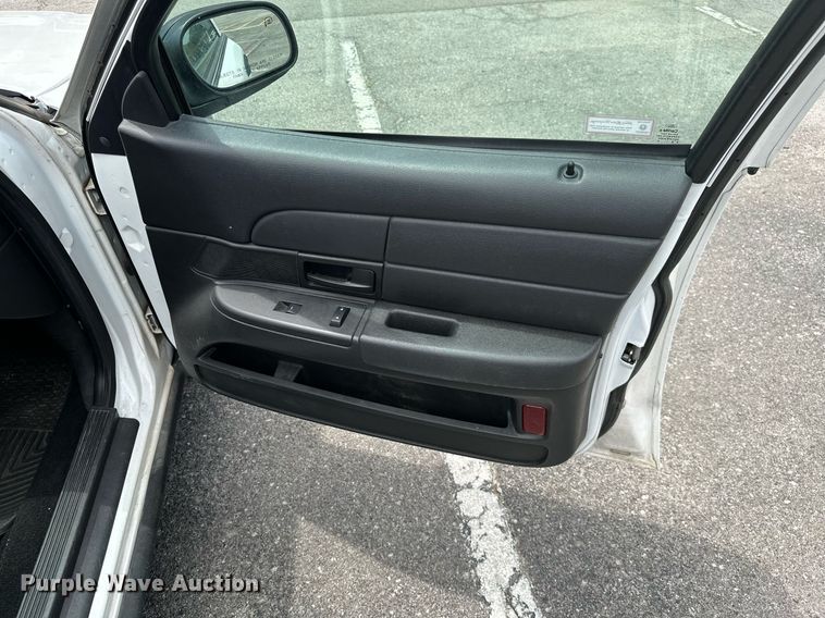 image for item ML9075 2010 Ford Crown Victoria