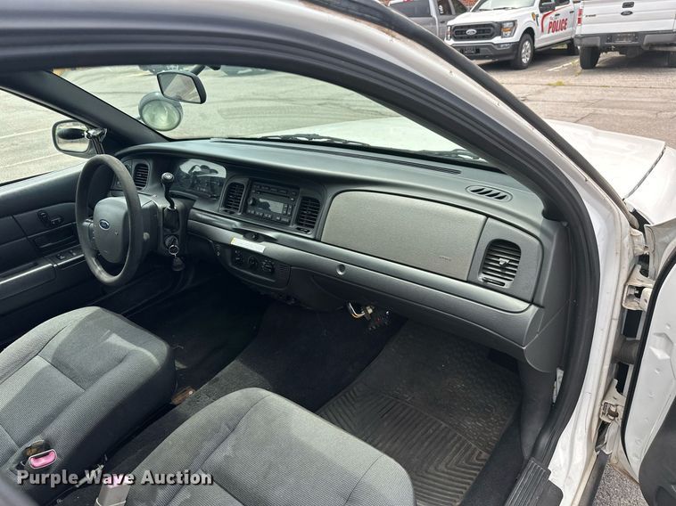 image for item ML9075 2010 Ford Crown Victoria