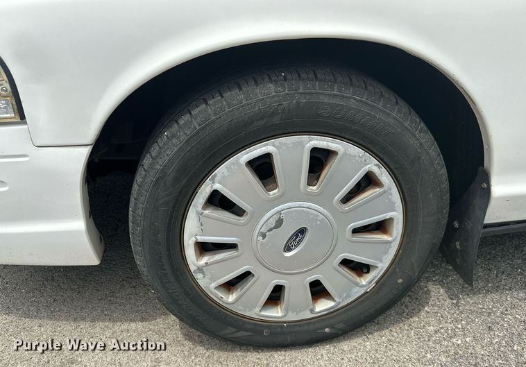 image for item ML9075 2010 Ford Crown Victoria