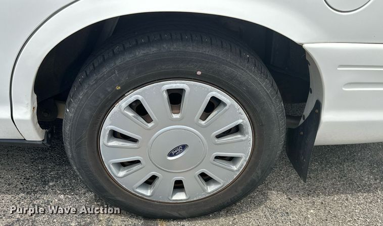 image for item ML9075 2010 Ford Crown Victoria