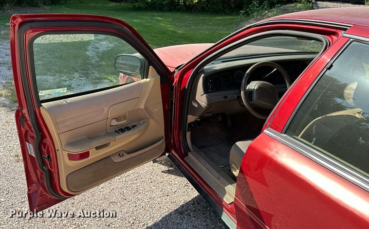 image for item ML9077 1998 Ford Crown Victoria Police Interceptor