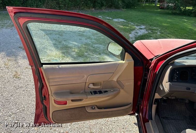 image for item ML9077 1998 Ford Crown Victoria Police Interceptor