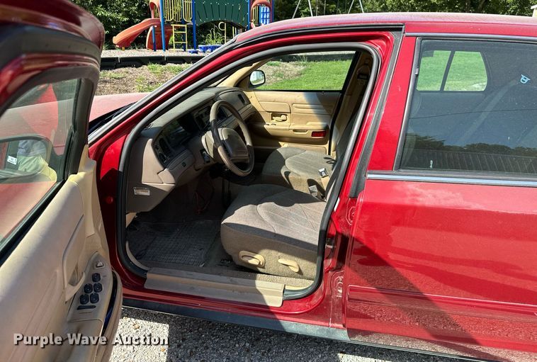 image for item ML9077 1998 Ford Crown Victoria Police Interceptor