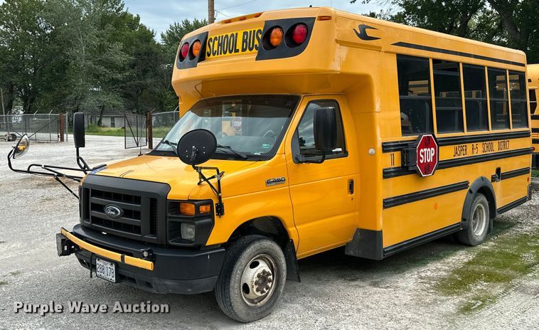 image for item ML9124 2010 Ford Econoline E450 Super Duty  school bus