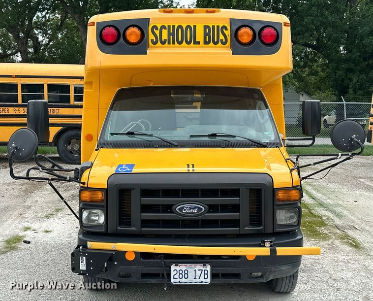 image for item ML9124 2010 Ford Econoline E450 Super Duty  school bus