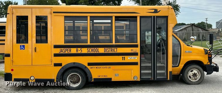 image for item ML9124 2010 Ford Econoline E450 Super Duty  school bus