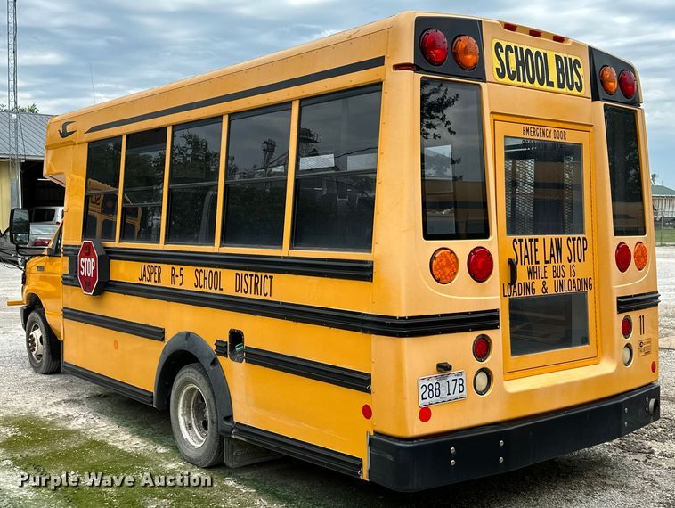 image for item ML9124 2010 Ford Econoline E450 Super Duty  school bus