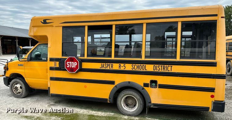 image for item ML9124 2010 Ford Econoline E450 Super Duty  school bus