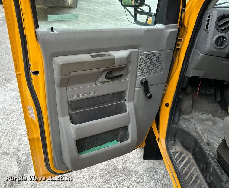 image for item ML9124 2010 Ford Econoline E450 Super Duty  school bus