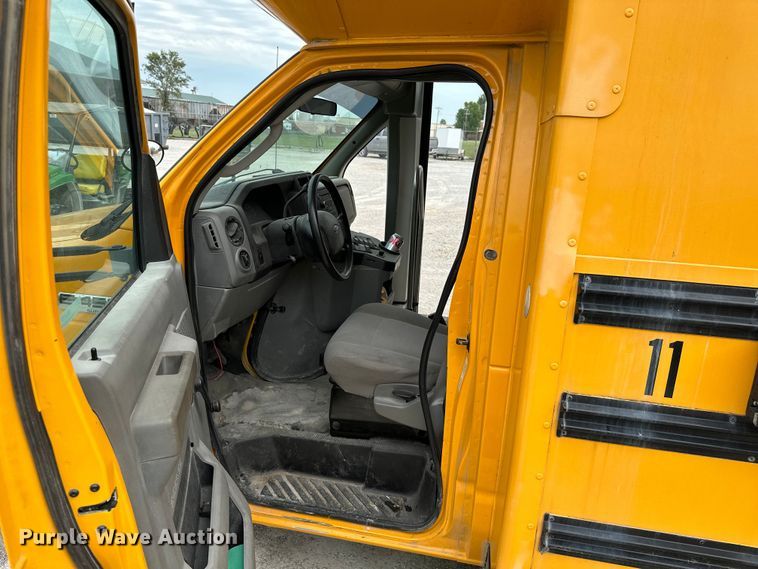 image for item ML9124 2010 Ford Econoline E450 Super Duty  school bus