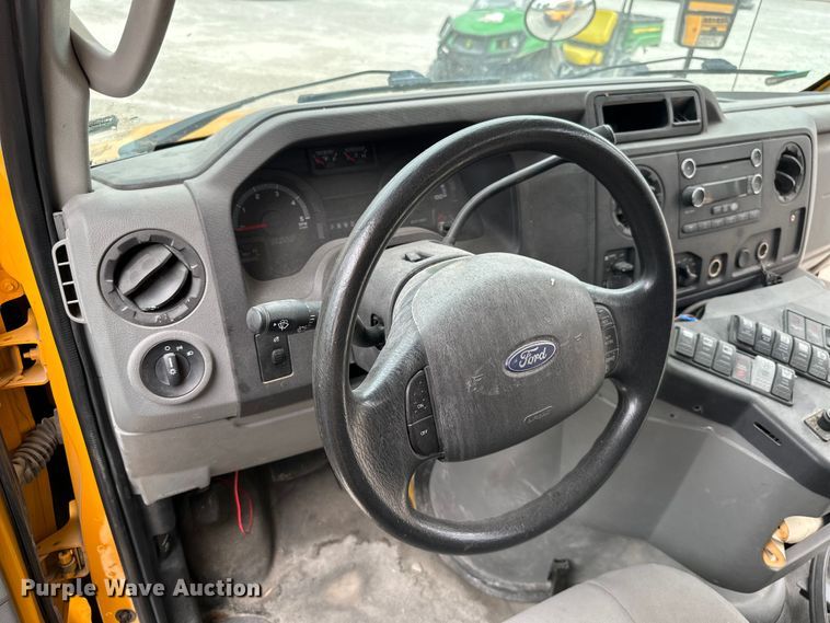image for item ML9124 2010 Ford Econoline E450 Super Duty  school bus
