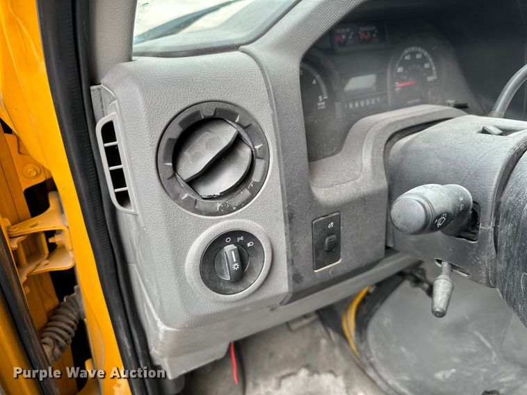 image for item ML9124 2010 Ford Econoline E450 Super Duty  school bus