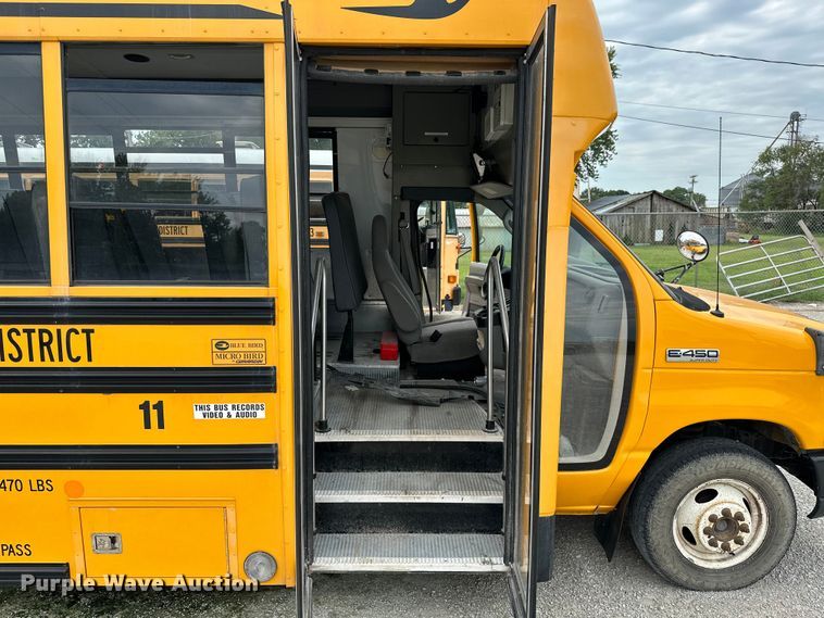 image for item ML9124 2010 Ford Econoline E450 Super Duty  school bus
