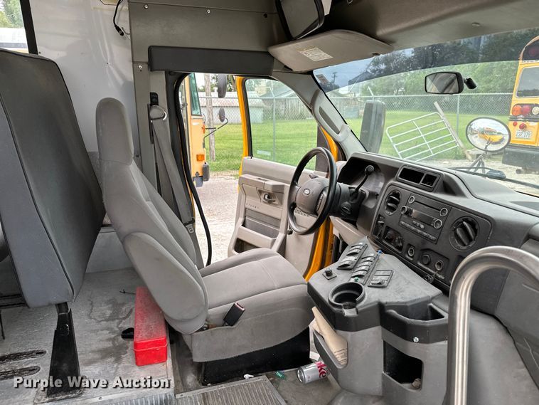 image for item ML9124 2010 Ford Econoline E450 Super Duty  school bus