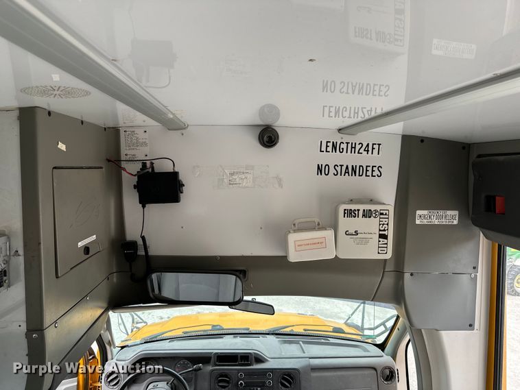 image for item ML9124 2010 Ford Econoline E450 Super Duty  school bus