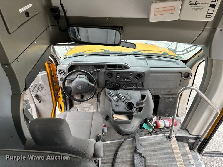 image for item ML9124 2010 Ford Econoline E450 Super Duty  school bus