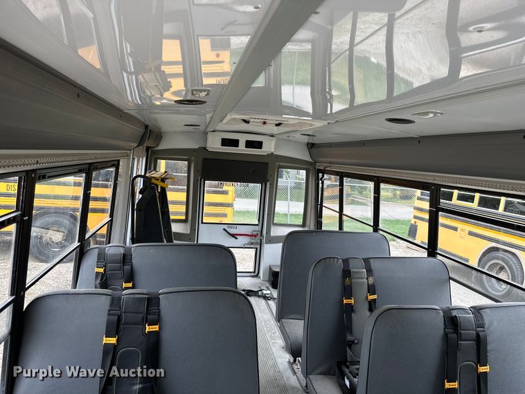 image for item ML9124 2010 Ford Econoline E450 Super Duty  school bus