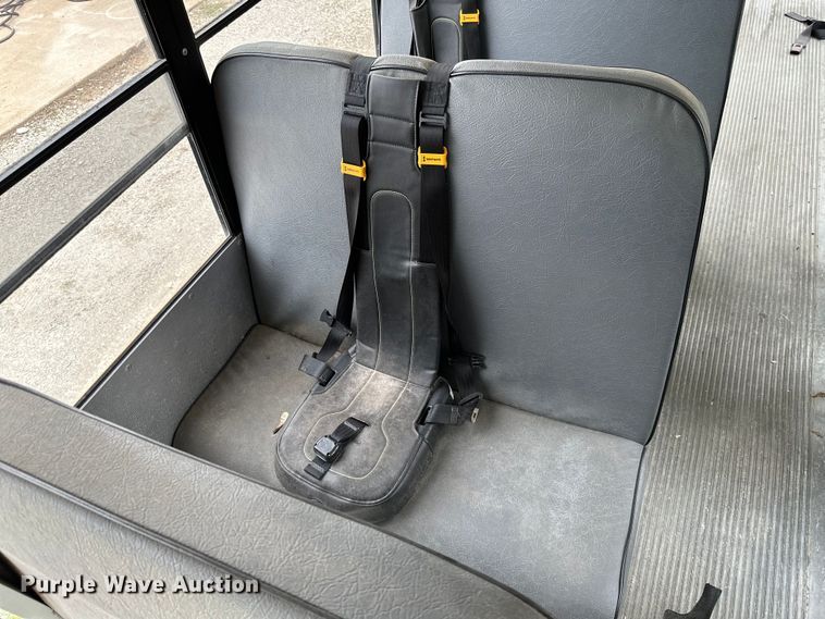 image for item ML9124 2010 Ford Econoline E450 Super Duty  school bus