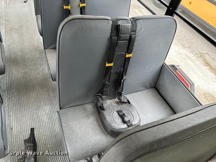 image for item ML9124 2010 Ford Econoline E450 Super Duty  school bus