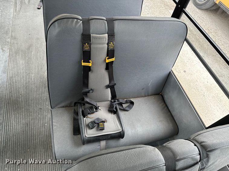 image for item ML9124 2010 Ford Econoline E450 Super Duty  school bus