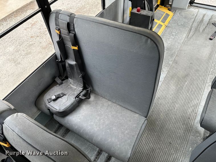 image for item ML9124 2010 Ford Econoline E450 Super Duty  school bus