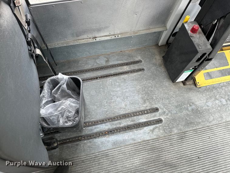 image for item ML9124 2010 Ford Econoline E450 Super Duty  school bus