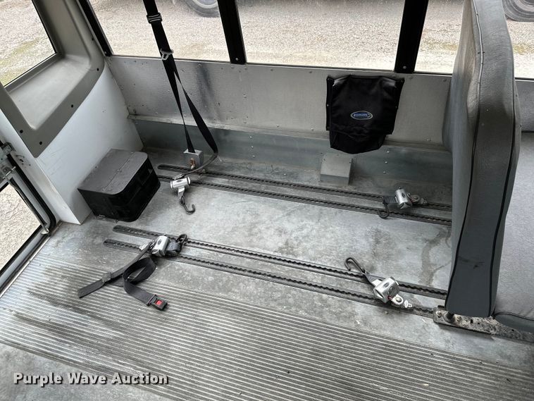 image for item ML9124 2010 Ford Econoline E450 Super Duty  school bus