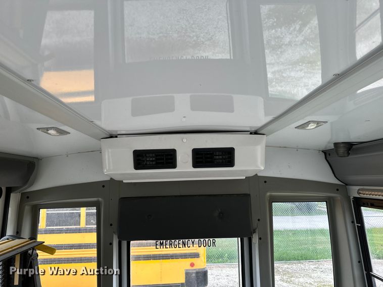 image for item ML9124 2010 Ford Econoline E450 Super Duty  school bus