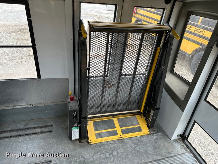 image for item ML9124 2010 Ford Econoline E450 Super Duty  school bus