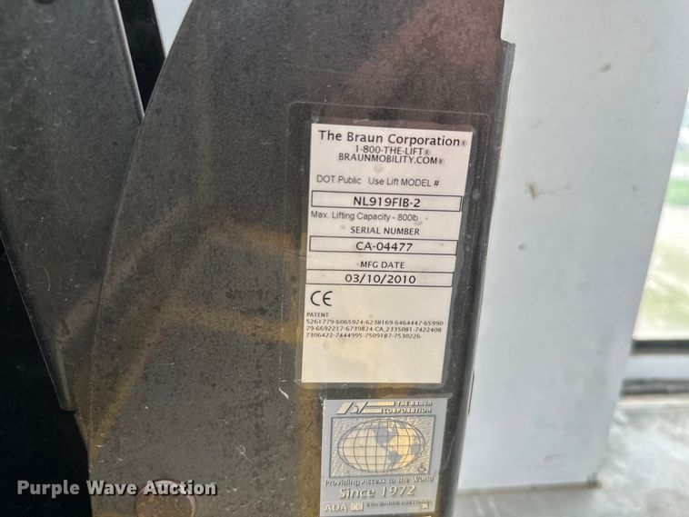 image for item ML9124 2010 Ford Econoline E450 Super Duty  school bus