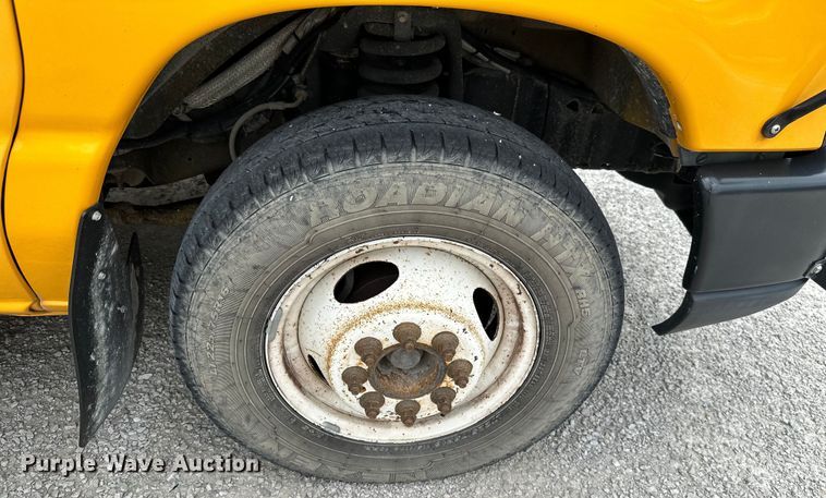 image for item ML9124 2010 Ford Econoline E450 Super Duty  school bus