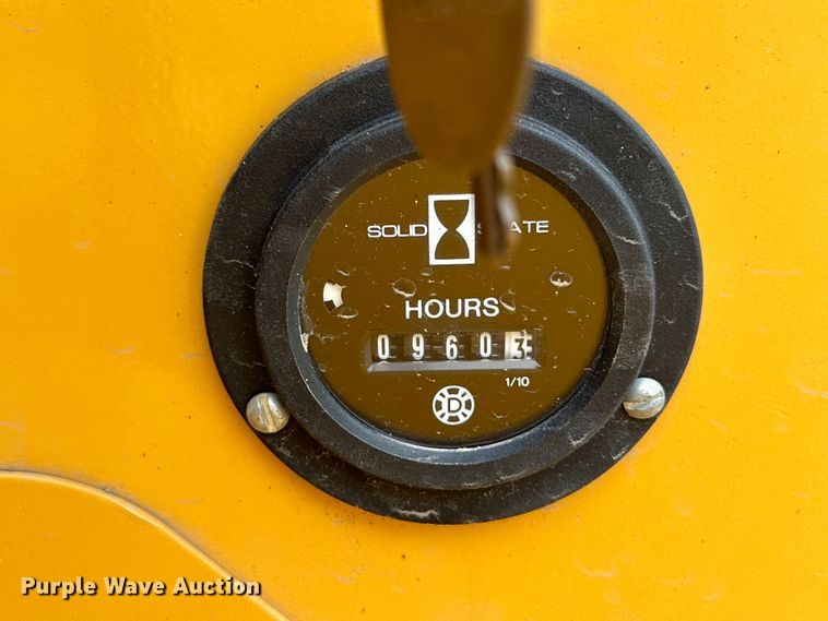 image for item ML9126 2000 Vermeer V3550A  trencher