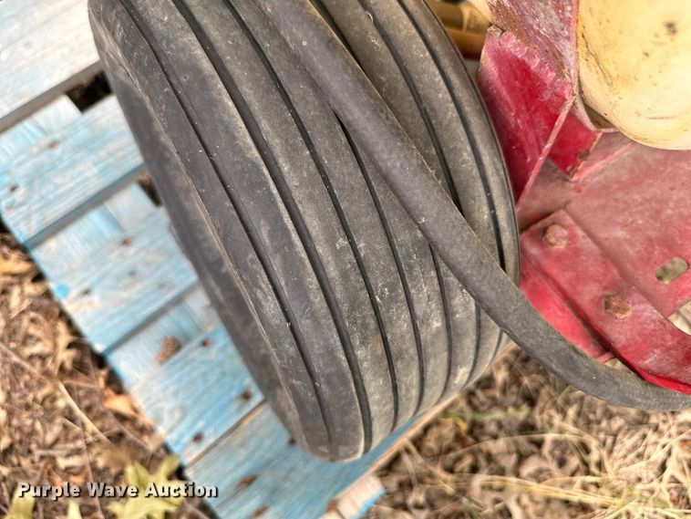 image for item ML9131 (2) pieces of lawn equipment