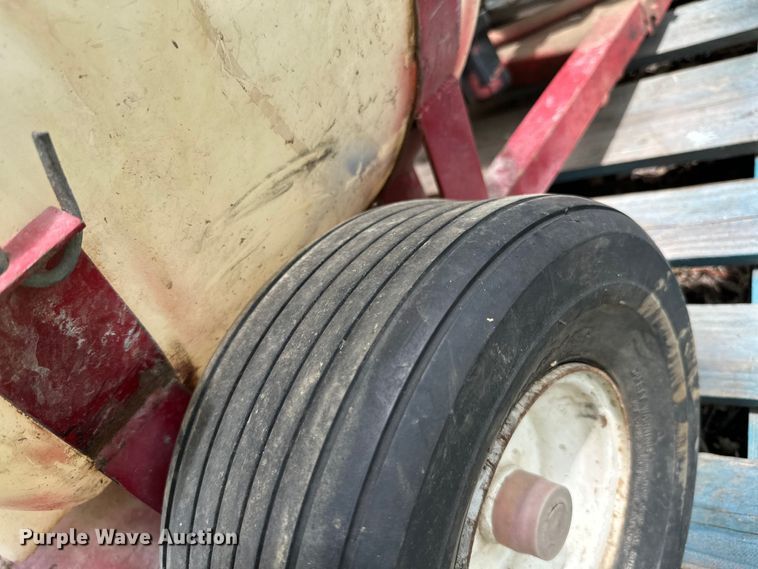 image for item ML9131 (2) pieces of lawn equipment