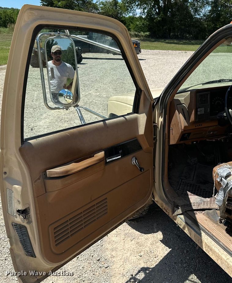 image for item ML9162 1991 Chevrolet K3500  dump flatbed pickup truck